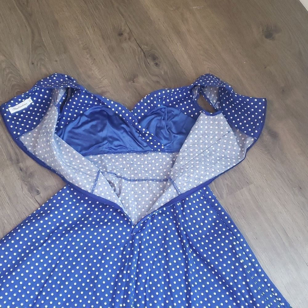 Pin up style dress - Picture 5 of 8
